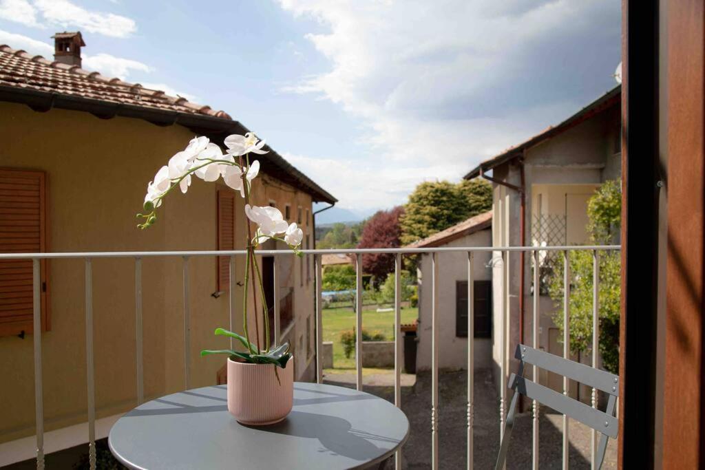 Vista Lago-Appartamento Funzionale Con Vista Varese Eksteriør bilde