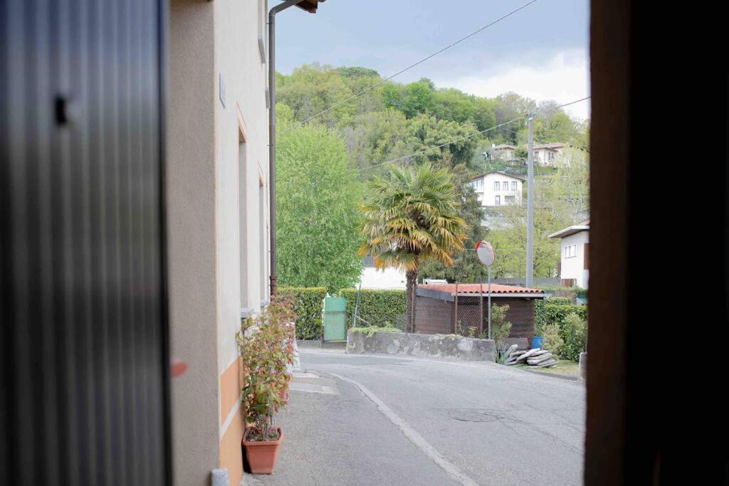 Vista Lago-Appartamento Funzionale Con Vista Varese Eksteriør bilde