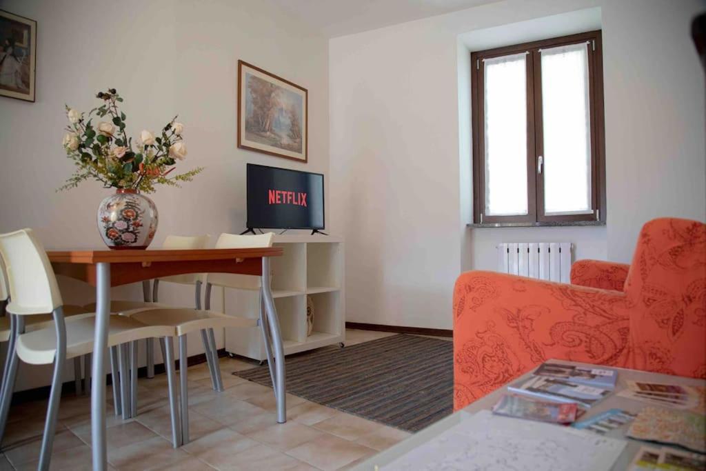 Vista Lago-Appartamento Funzionale Con Vista Varese Eksteriør bilde