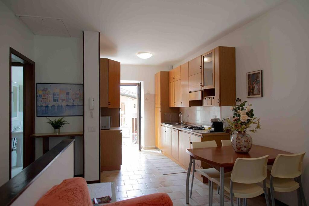 Vista Lago-Appartamento Funzionale Con Vista Varese Eksteriør bilde