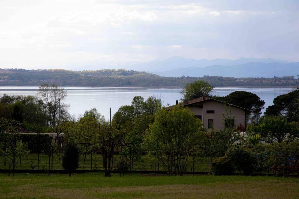 Vista Lago-Appartamento Funzionale Con Vista Varese Eksteriør bilde
